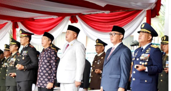 Ketua DPRD Kabupaten Bogor Rudy Susmanto bersama Forkopimda Kabupaten Bogor saat menghadiri perayaan HUT TNI ke78 di Lapangan Tegar Beriman (Kominfo)