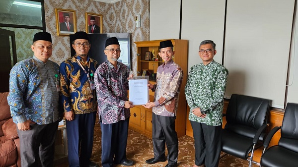 Wakil Ketua DPRD Kabupaten Bogor, Agus Salim menerima audiensi sekaligus naskah akademik dari para pendidik di Yayasan Ummul Quro, Bogor Wakil Ketua DPRD Kabupaten Bogor, Agus Salim menerima audiensi sekaligus naskah akademik dari para pendidik di Yayasan Ummul Quro, Bogor