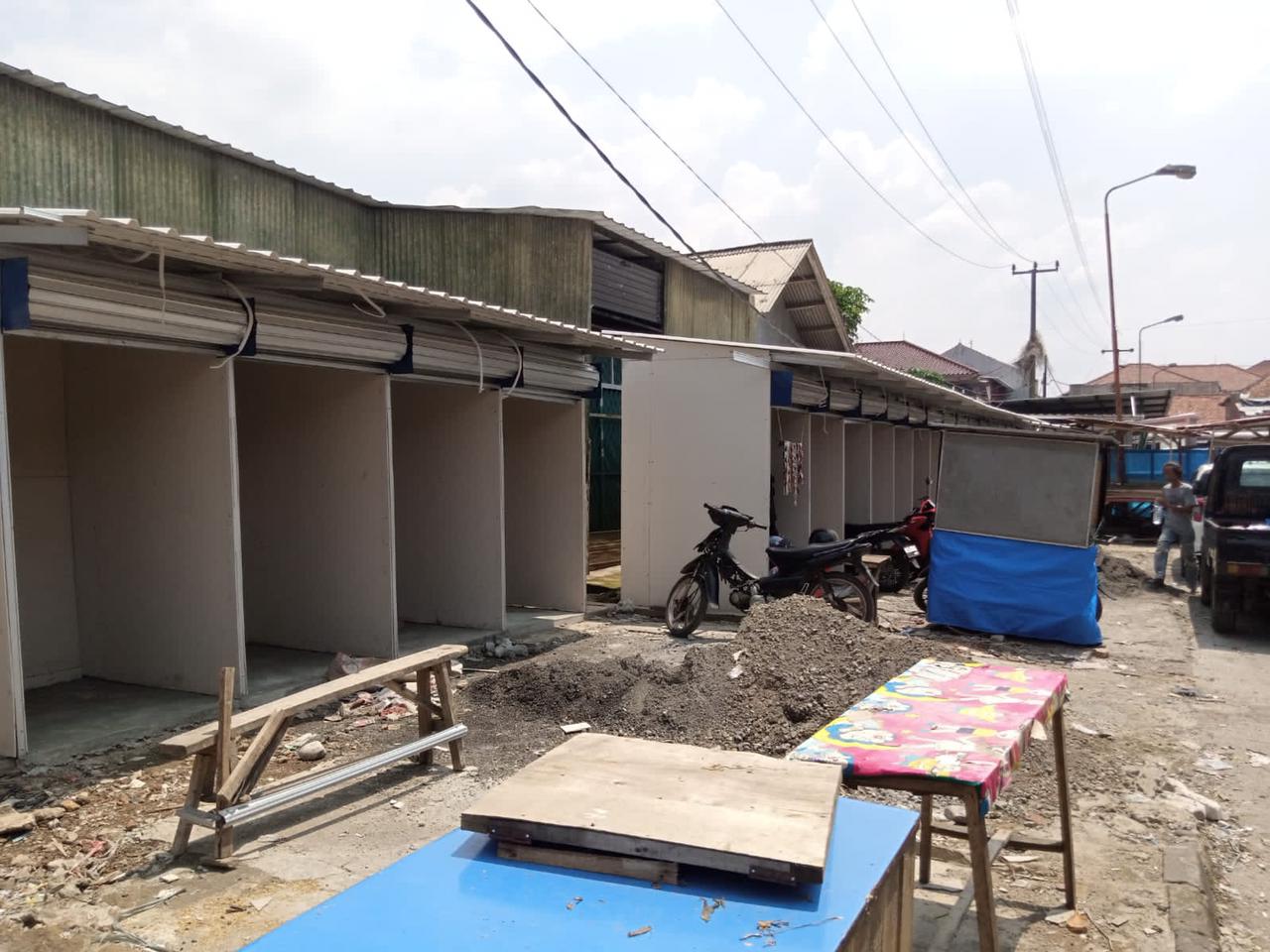 Penampakan pembangunan tempat penampungan sementara (TPS) Pasar Leuwiliang =Rujukanmedia.com