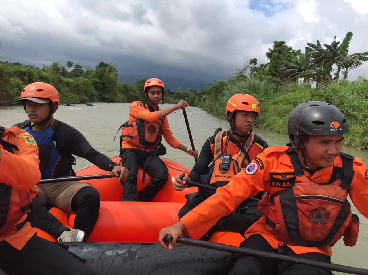 Proses pencarian perempuan paruh baya yang hanyut di Sungai Cibadak, Tanjungsari, Kabupaten Bogor di hari keempat (Dok.BPBD/Rujukanmedia)