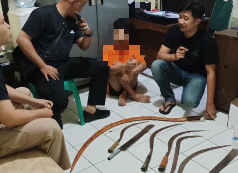 Polsek Kemang menangkap belasan remaja diduga gengster beserta sejumlah senjata tajam jenis celurit (Dok.Polisi)
