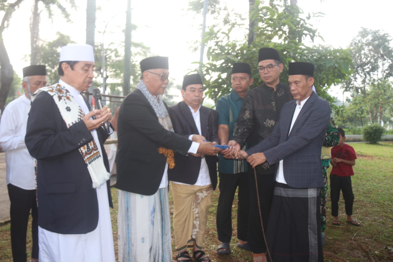 Simbolis penyerahan hewan kurban Pemkab Bogor pada Idul Adha (Dok.Diskominfo)