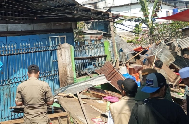 Pembongkaran lapak PKL di kawasan Pasar Cisarua, Puncak, Kabupaten Bogor (Istimewa)