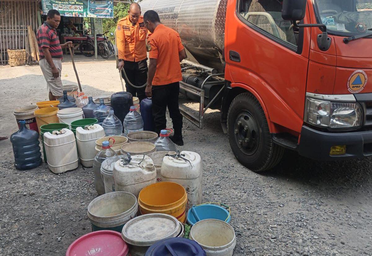 Distribusi air bersih untuk warga Kabupaten Bogor (Dok.BPBD)