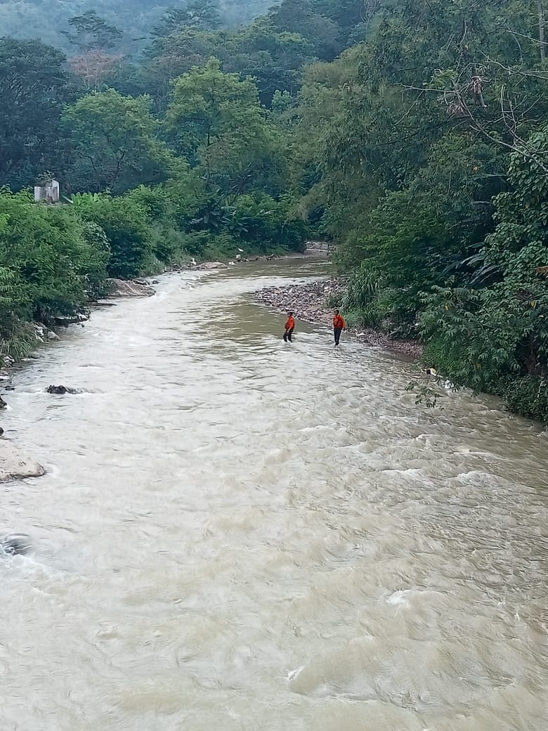 Upaya pencarian korban hanyut di Sungai Cikaniki, Desa Cisarua, Kecamatan Nanggung, Kabupaten Bogor (Istimewa)
