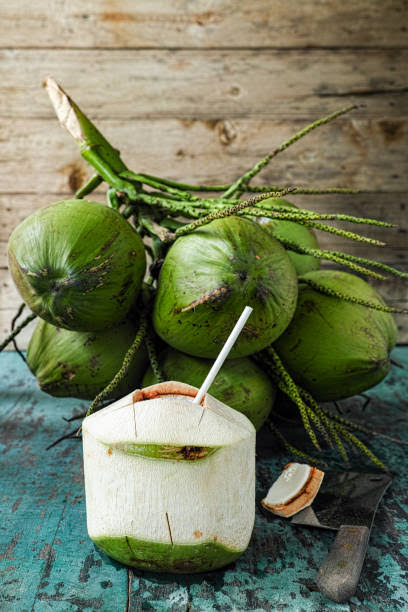 Air kelapa segudang manfaat, images sumber: iStock