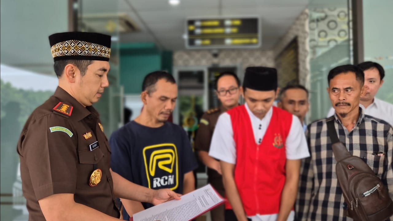 Pemberian restorative justice kepada tukang ayam keliling, tersangka curanmor. (Dok.Kejari)