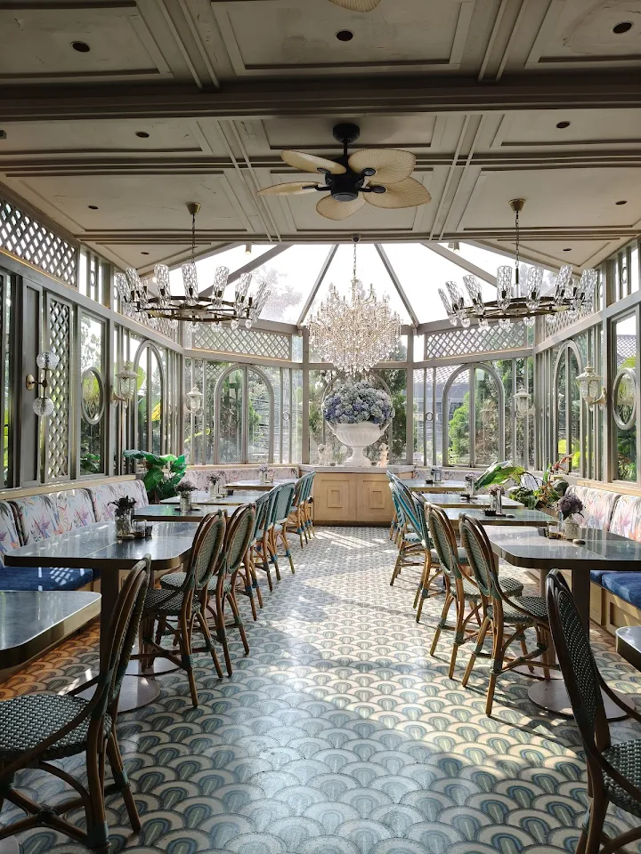 The Glass House Resto, images sumber: Triana Atmadja