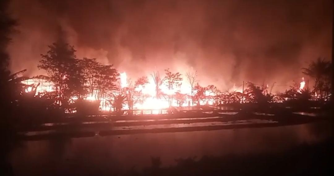 Kobaran api melahap peternakan ayam di Cariu, Kabupaten Bogor (Dok.Damkar)