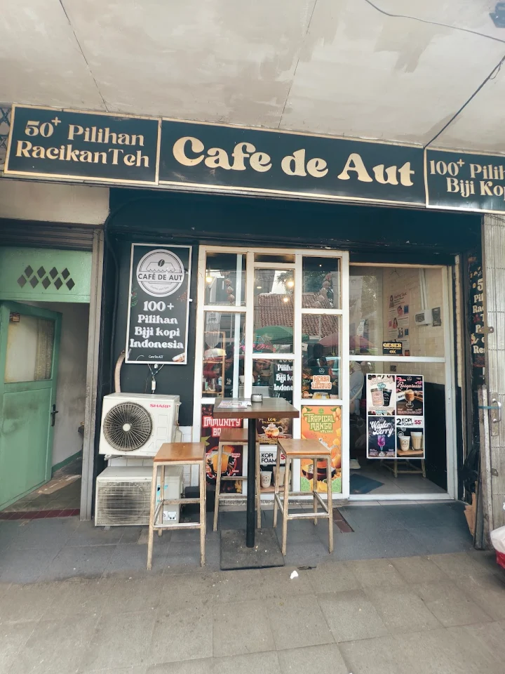Cafe de Aut, images sumber: Bowo M.oenar