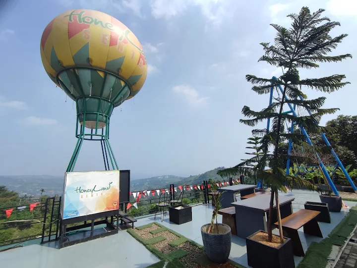 Honeyland Cafe & Resto Sentul, images sumber: Google Crome, Rafi Firdaus