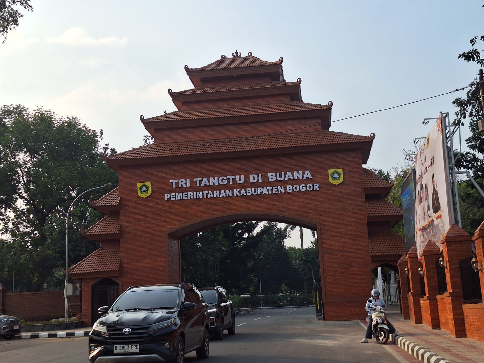 Gapura Tri Tangtu di Buana yang akan dikembangkan Pemkab Bogor ke setiap gang warga (Istimewa)
