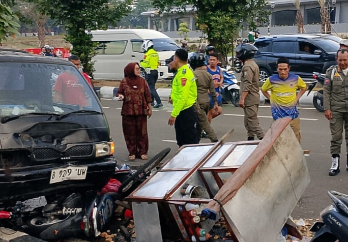 Kondisi usai kecelakaan beruntun di kawasan Stadion Gelora Pakansari, Cibinong, Kabupaten Bogor (Istimewa)