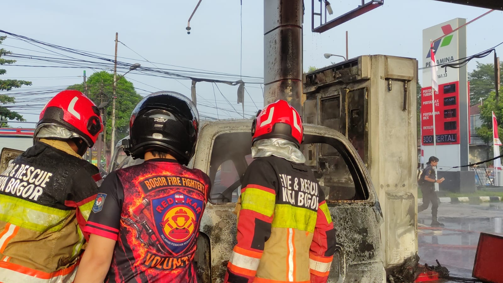 Pemadaman api yang membakar SPBU Cilendek, Kota Bogor (Dok.Pemadam)