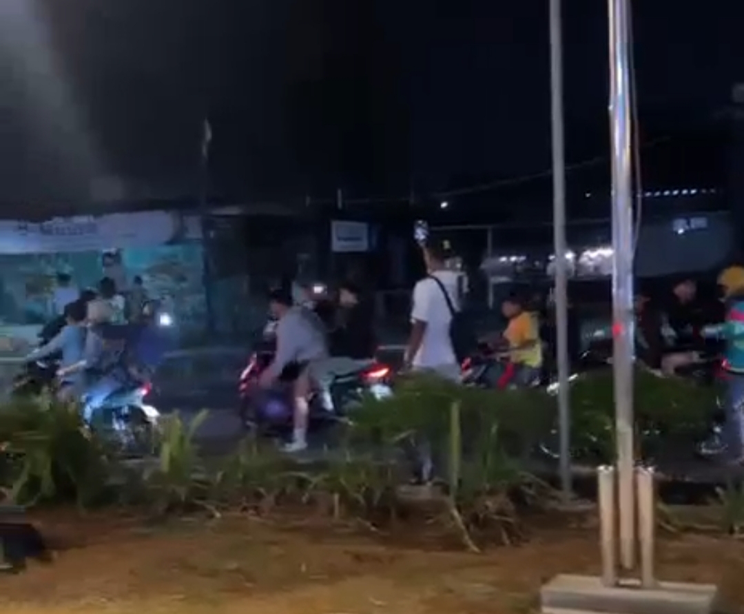 Tangkapan layar video tawuran remaja di Parung, Kabupaten Bogor (Istimewa)