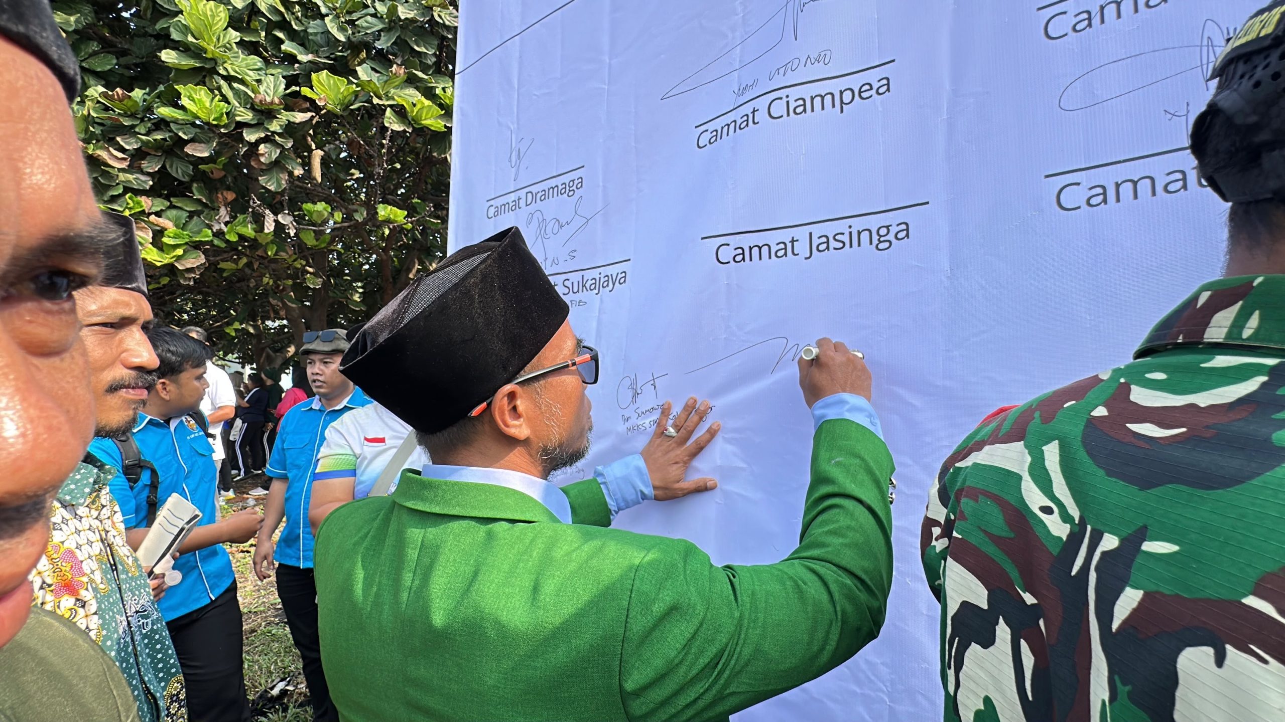 tandatangan komitmen perangi LGBT di wilayah Bogor Barat (Dok.Diskominfo)