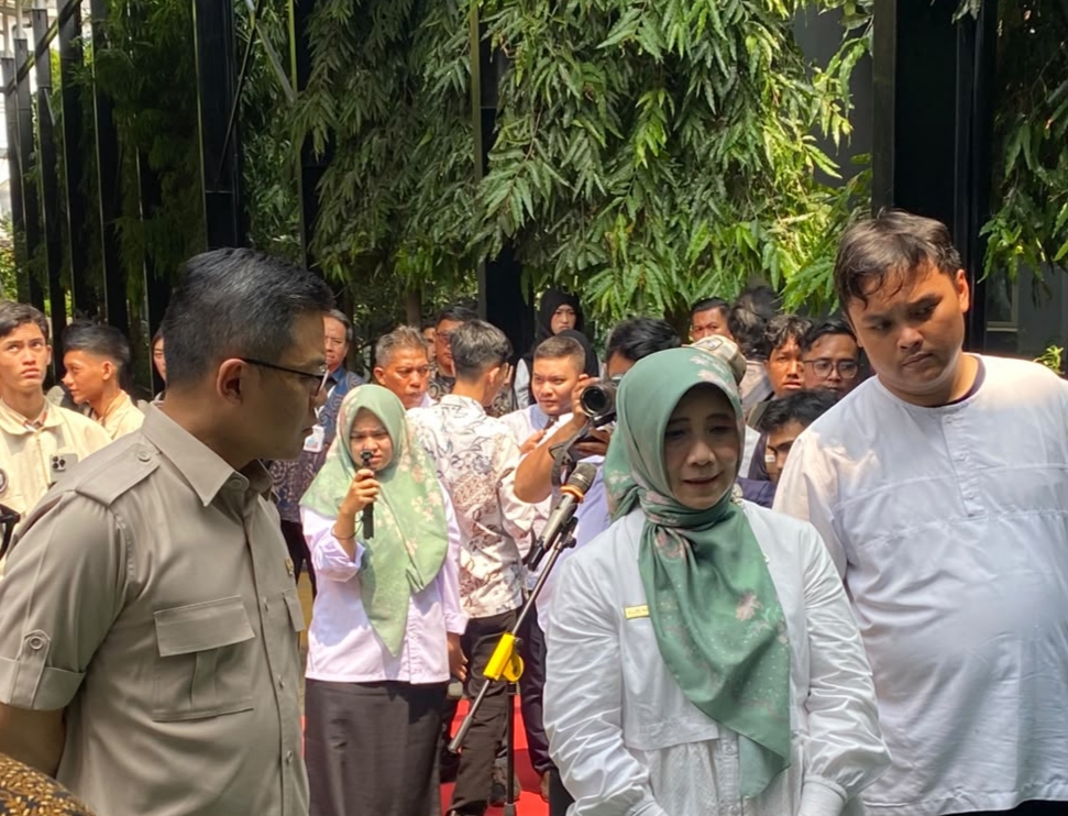 Menko PMK Sugiono (kiri) saat di salah satu sekolah di Kabupaten Bogor (Istimewa)