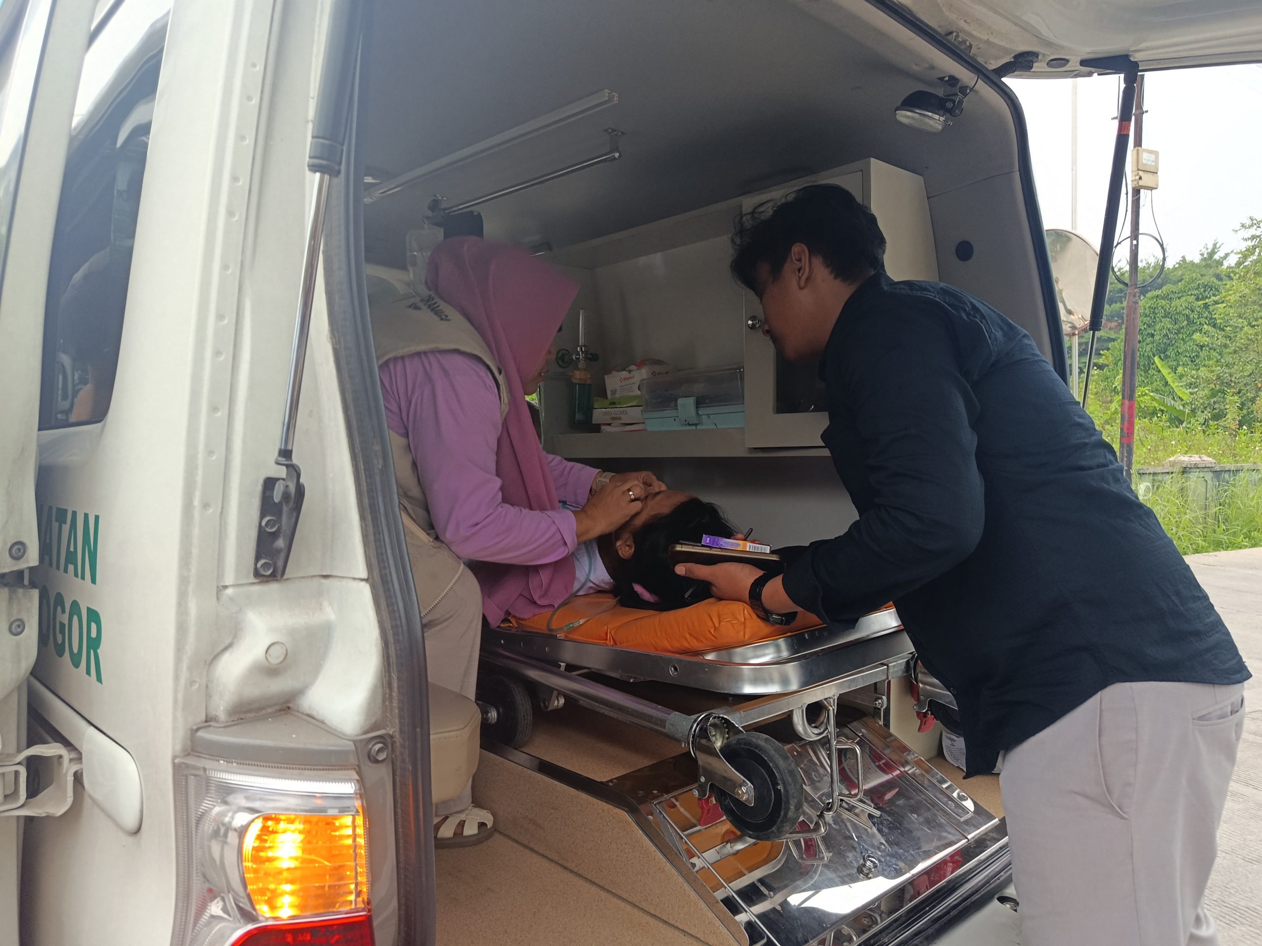 Penanganan siswa diduga keracunan MBG di Dramaga, Kabupaten Bogor (Istimewa)